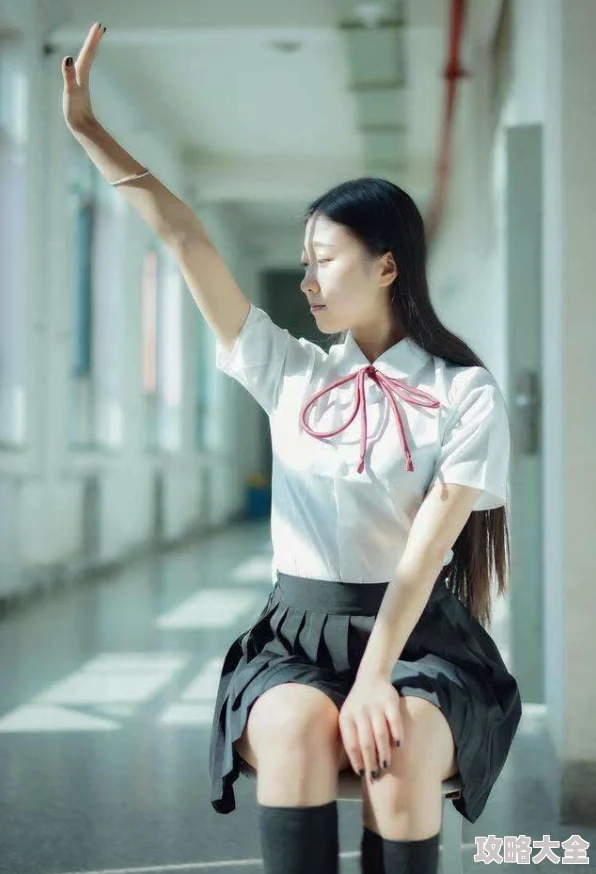美女校花 张开腿让我瞧一瞧,这到底是校花还是……好奇害死猫啊!